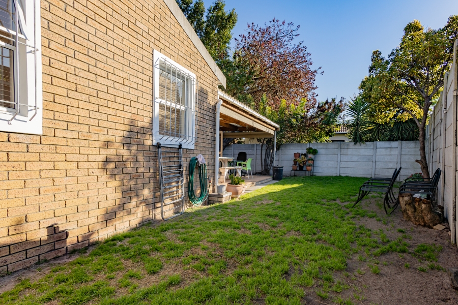 2 Bedroom Property for Sale in Oakglen Western Cape